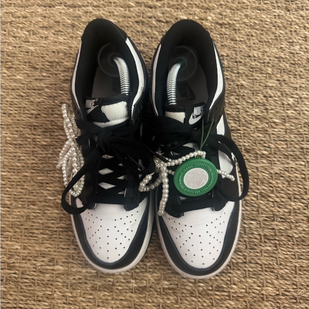 Nike Black & White Low-Top Sneakers panda size 6 woman’s